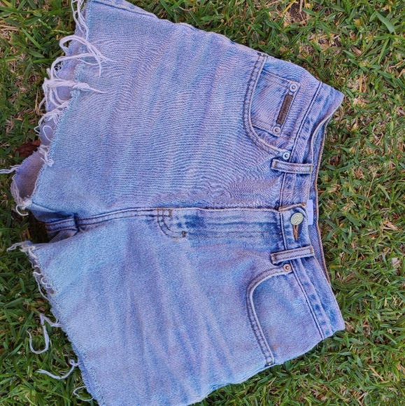 Calvin Klein high waisted shorts - Picture 2 of 3